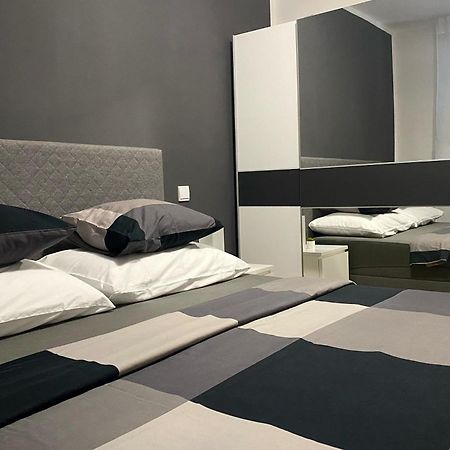 Laveruda Apartment With Balcony And Free Parking Pula Exteriör bild