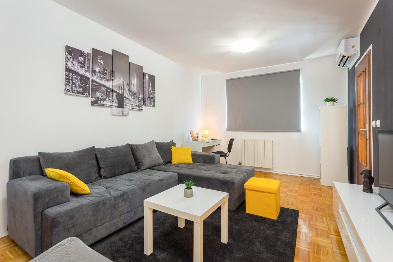 Laveruda Apartment With Balcony And Free Parking Pula Exteriör bild