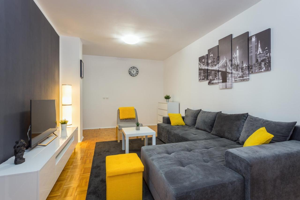 Laveruda Apartment With Balcony And Free Parking Pula Exteriör bild