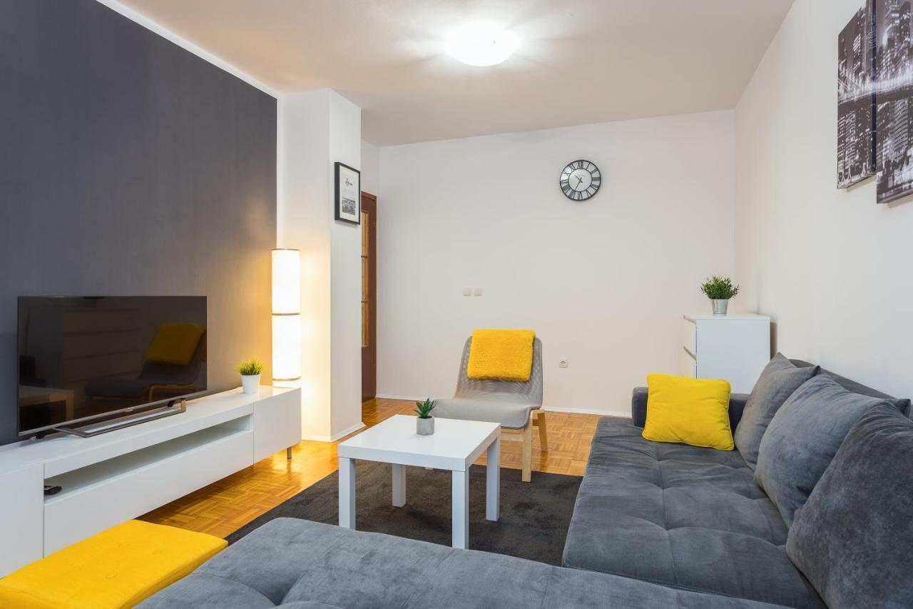 Laveruda Apartment With Balcony And Free Parking Pula Exteriör bild