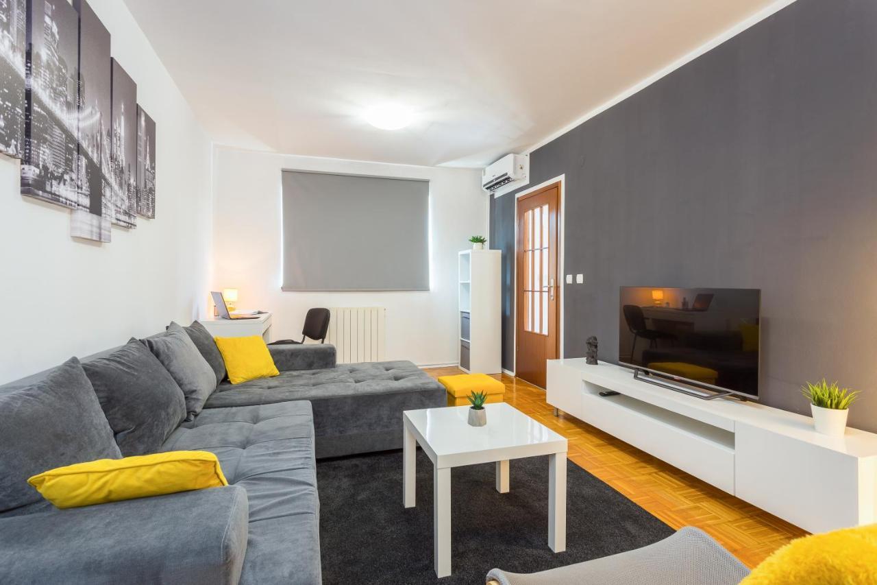 Laveruda Apartment With Balcony And Free Parking Pula Exteriör bild