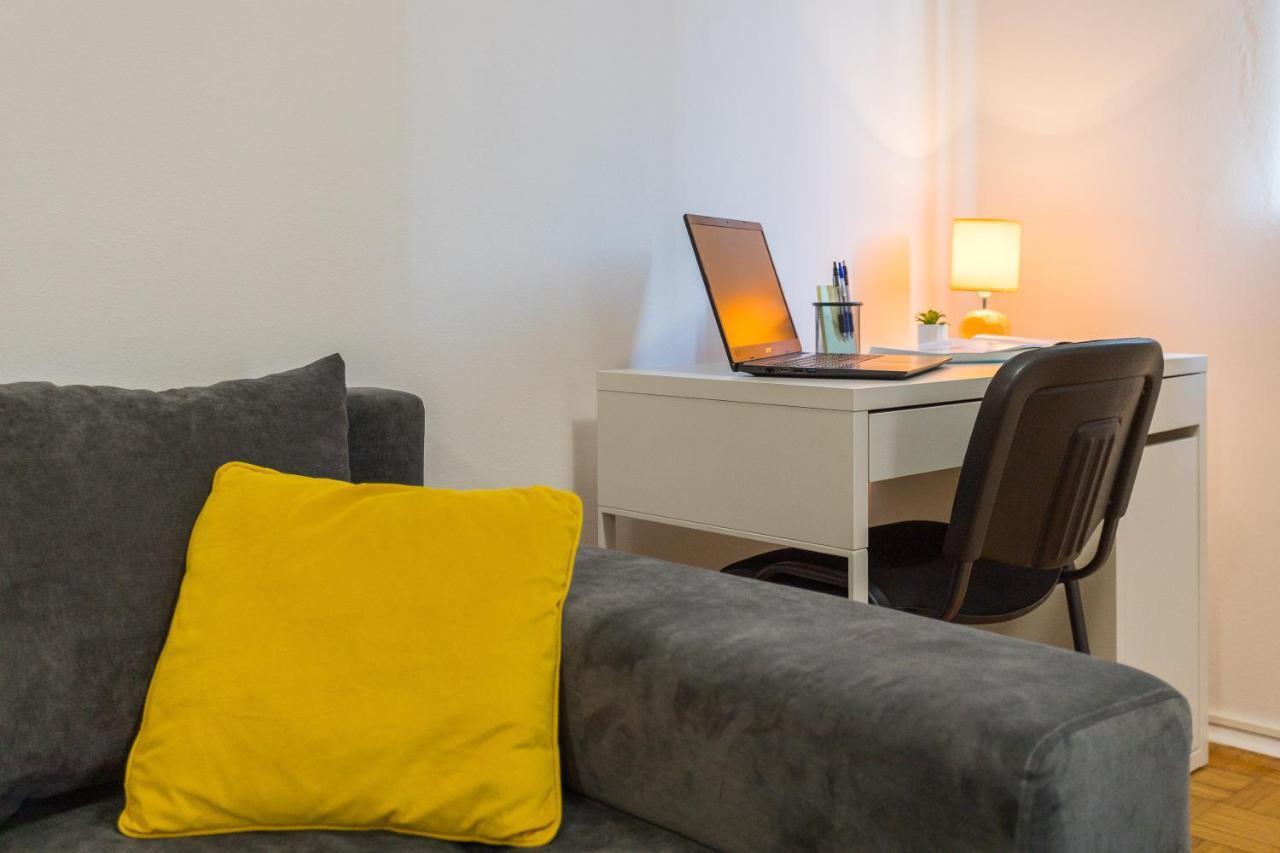Laveruda Apartment With Balcony And Free Parking Pula Exteriör bild